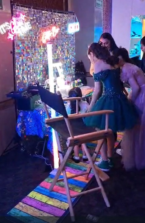 Aplicación de maquillaje en la barra de glitter